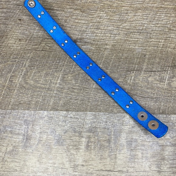 Blue painted leather bracelet with silver toned tiny rivets handmade jewelry - Picture 8 of 9